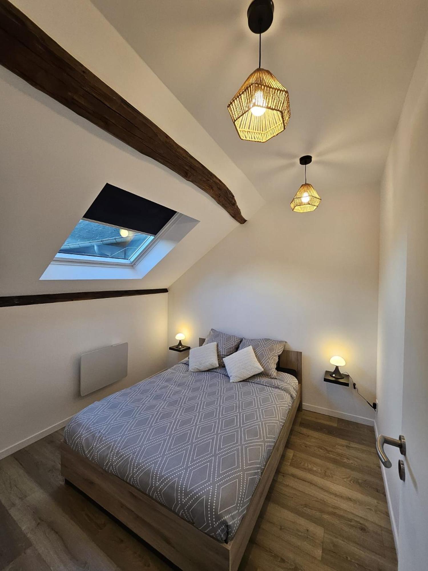 Joli Appartement Mansarde Decize Extérieur photo